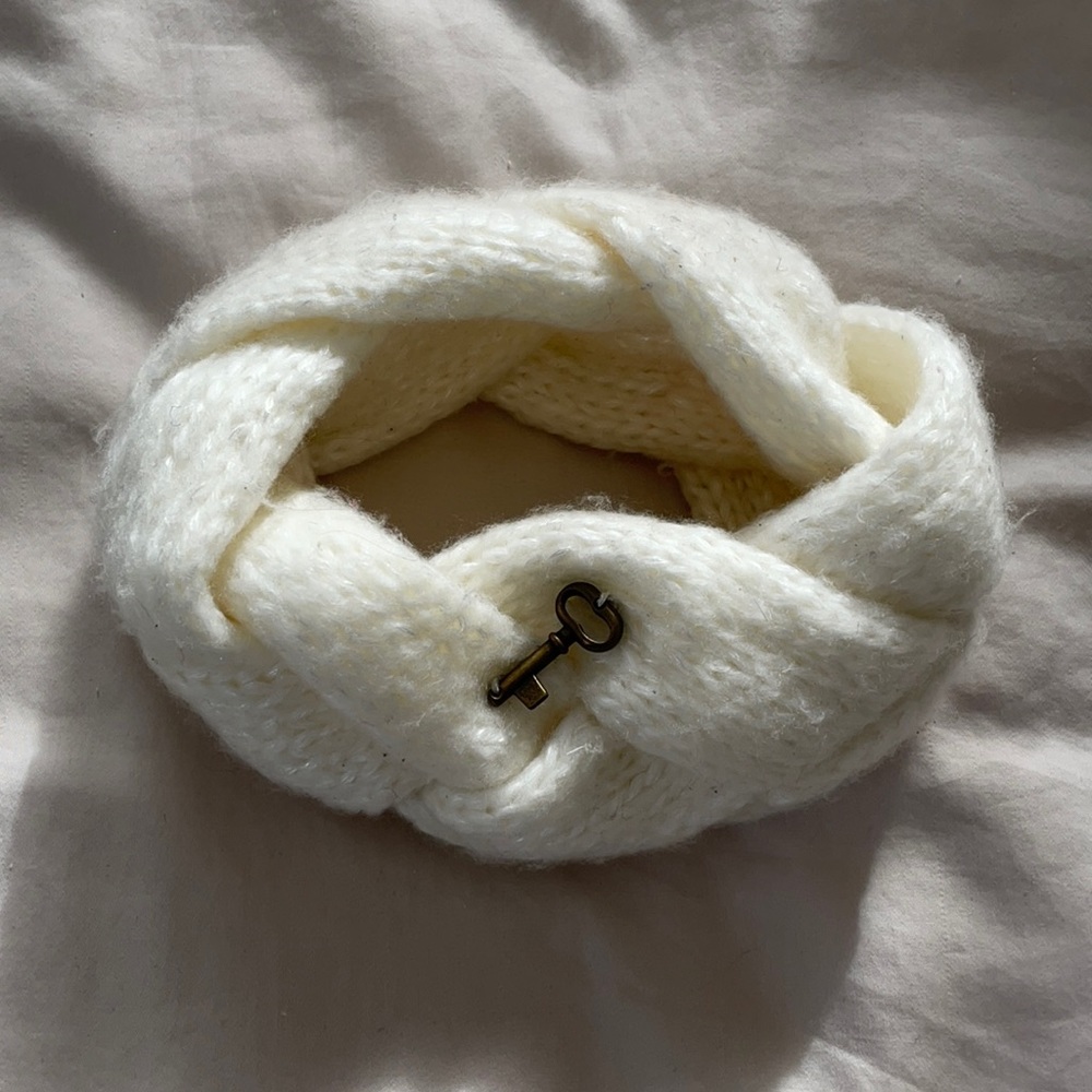 Fossil White Knit Headband / Earmuffs